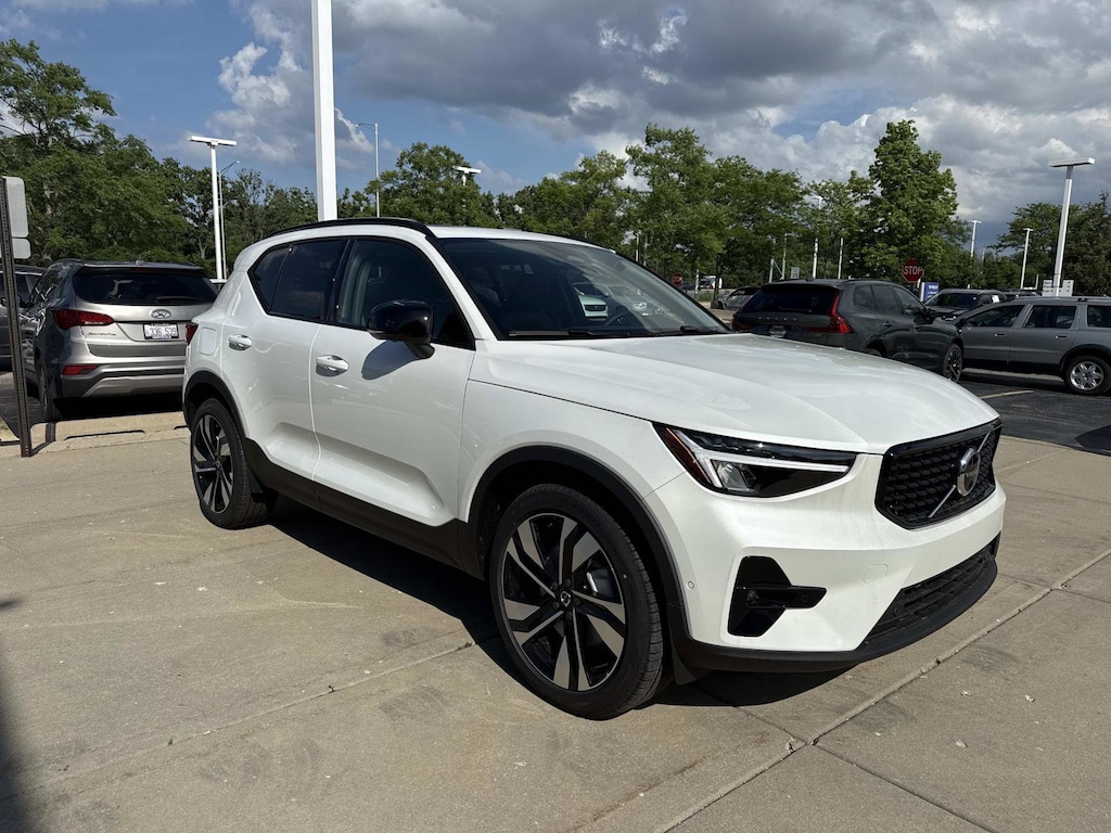 New 2026 Volvo XC40 B5 Plus SUV