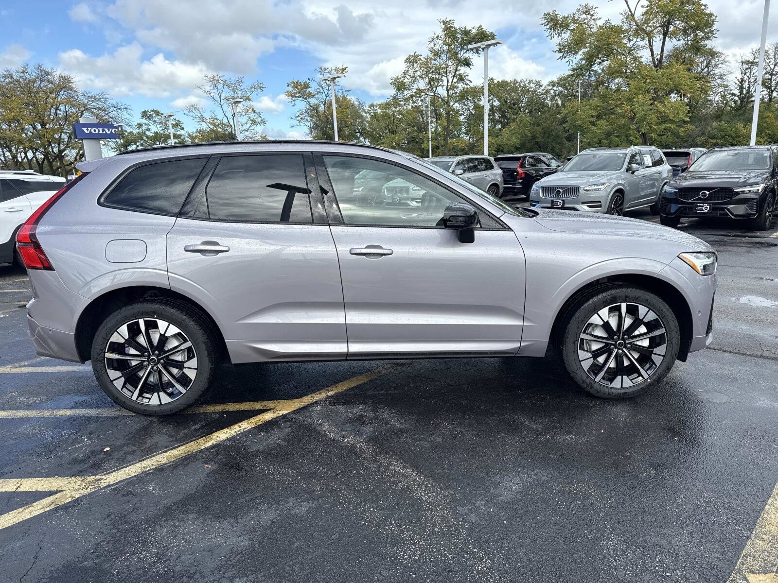 2026 Volvo XC60 B5 Plus photo 4