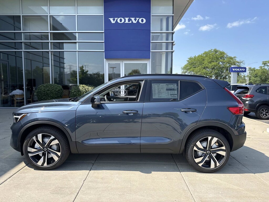New 2026 Volvo XC40 B5 Ultra SUV