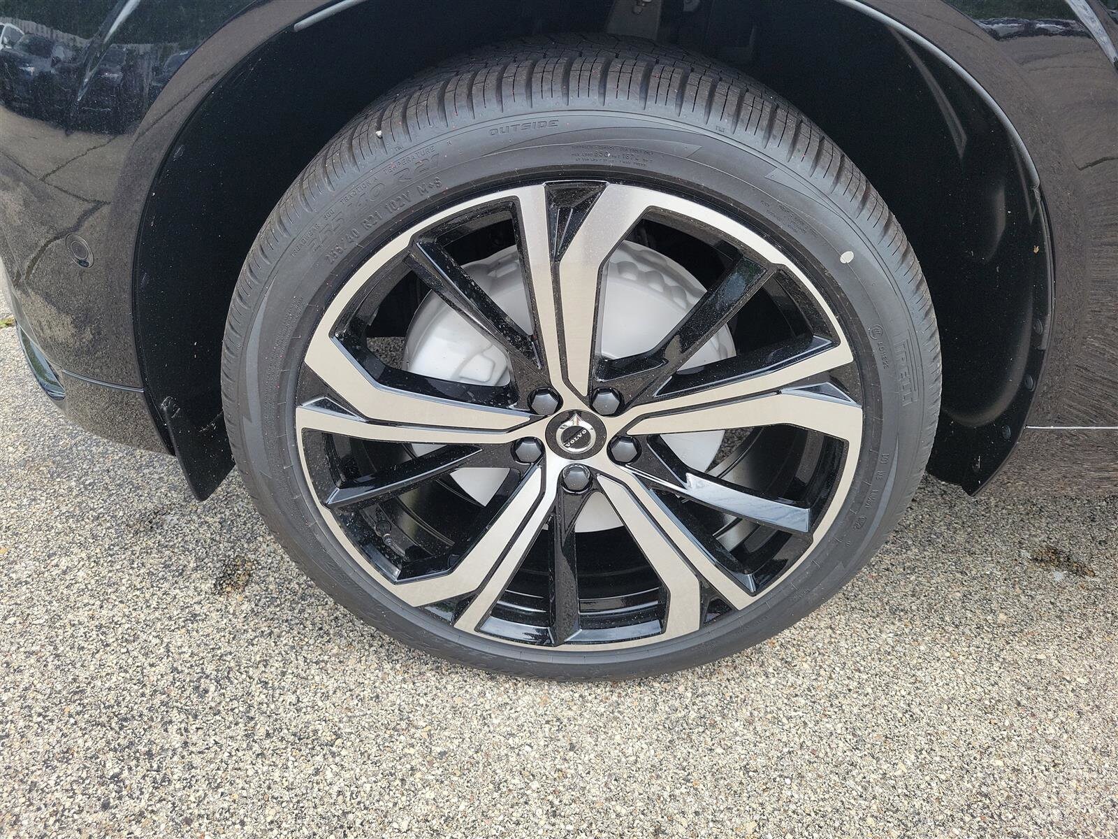 2025 Volvo XC60 B5 photo 3