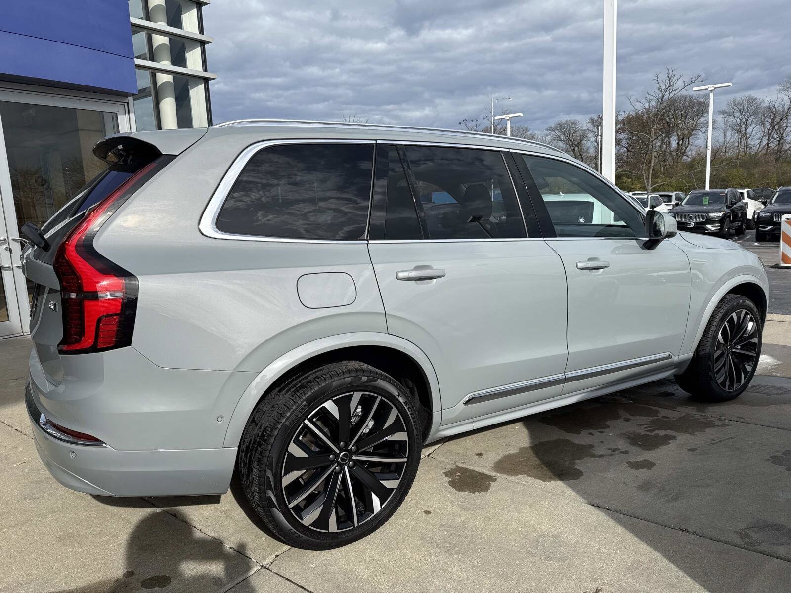 2025 Volvo XC90 Plus photo 4