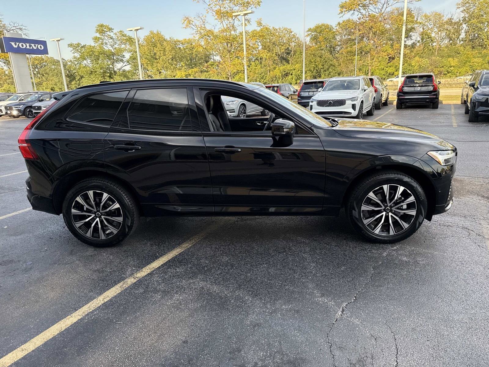 2025 Volvo XC60 B5 Plus photo 4