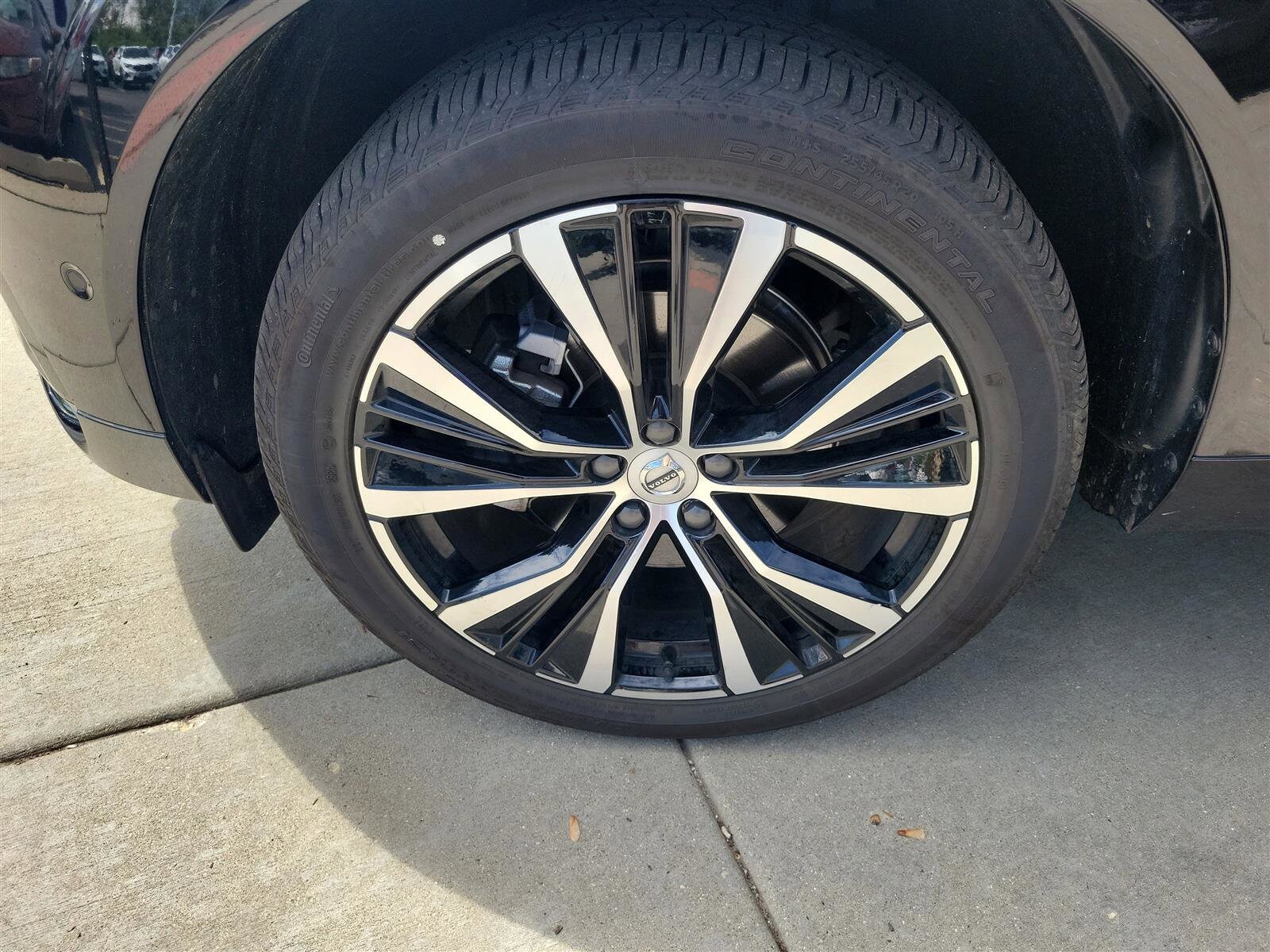2025 Volvo XC60 B5 Plus photo 3