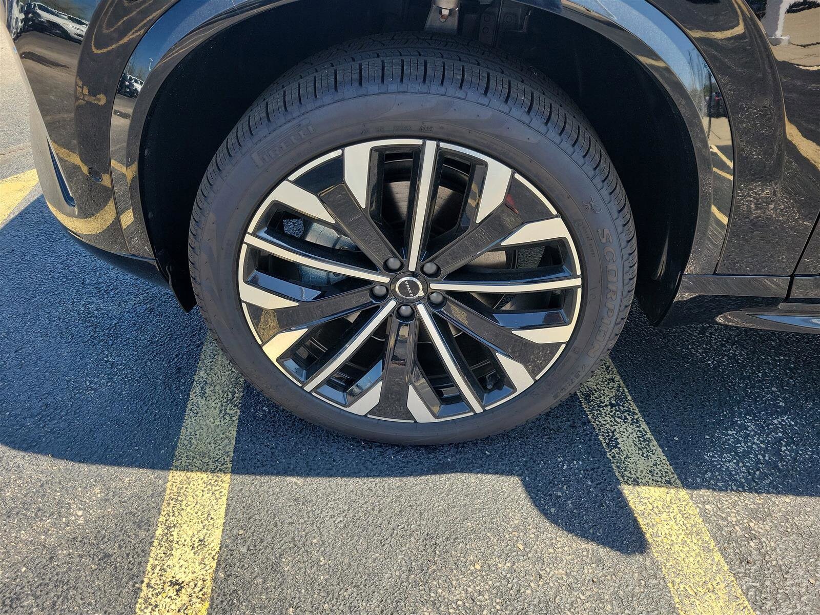 2025 Volvo XC90 photo 3