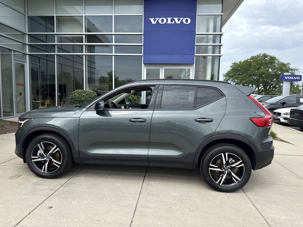 New 2026 Volvo XC40 B5 Core SUV
