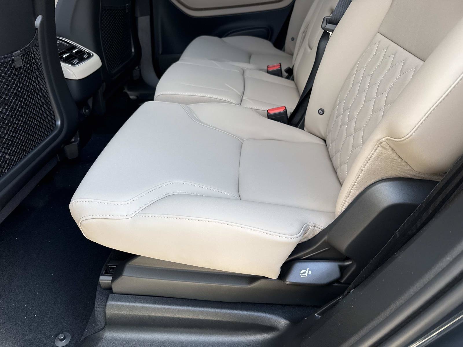 2026 Volvo XC90 Plus - Photo 14