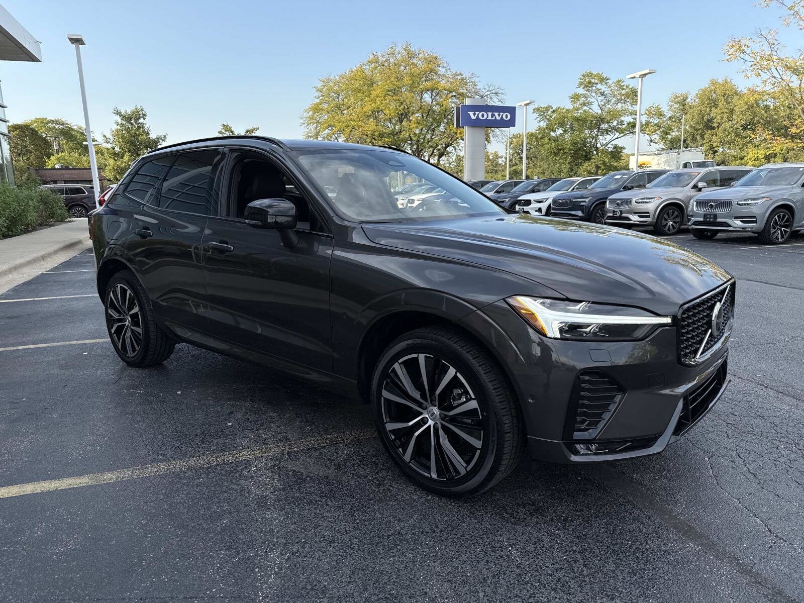 2025 Volvo XC60 B5 Plus photo 3