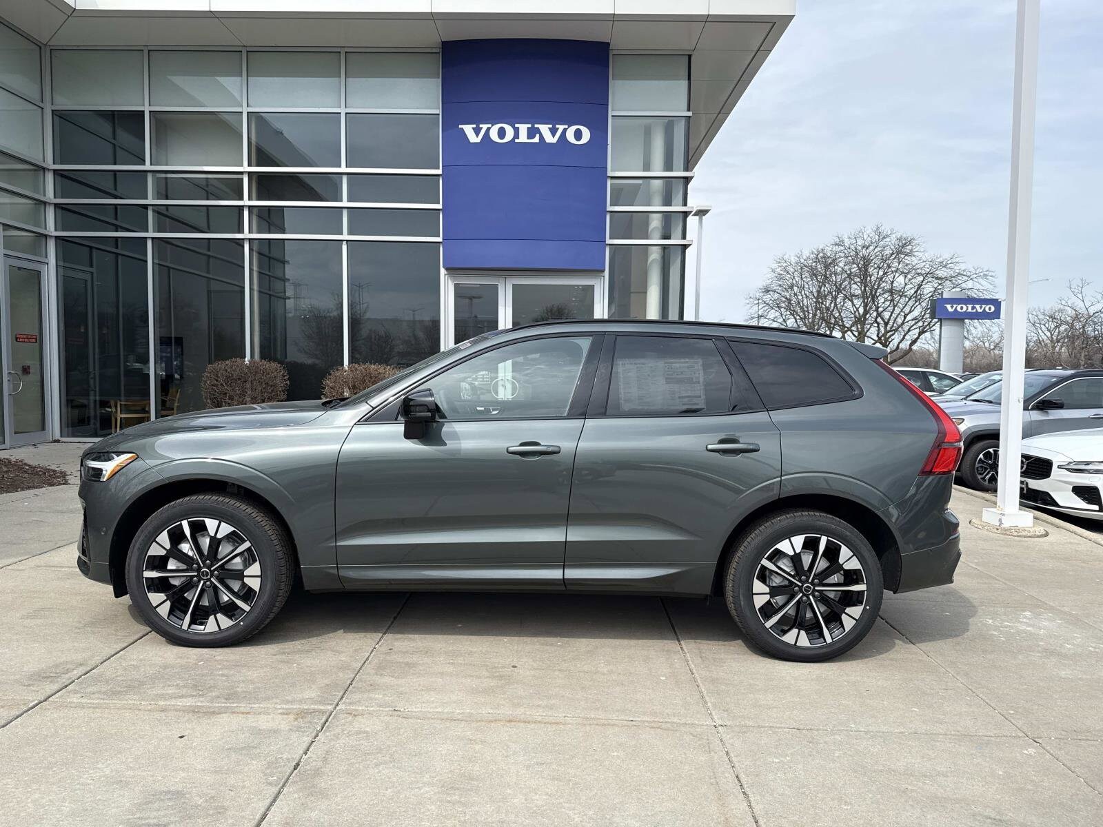 View vehicle photo 2