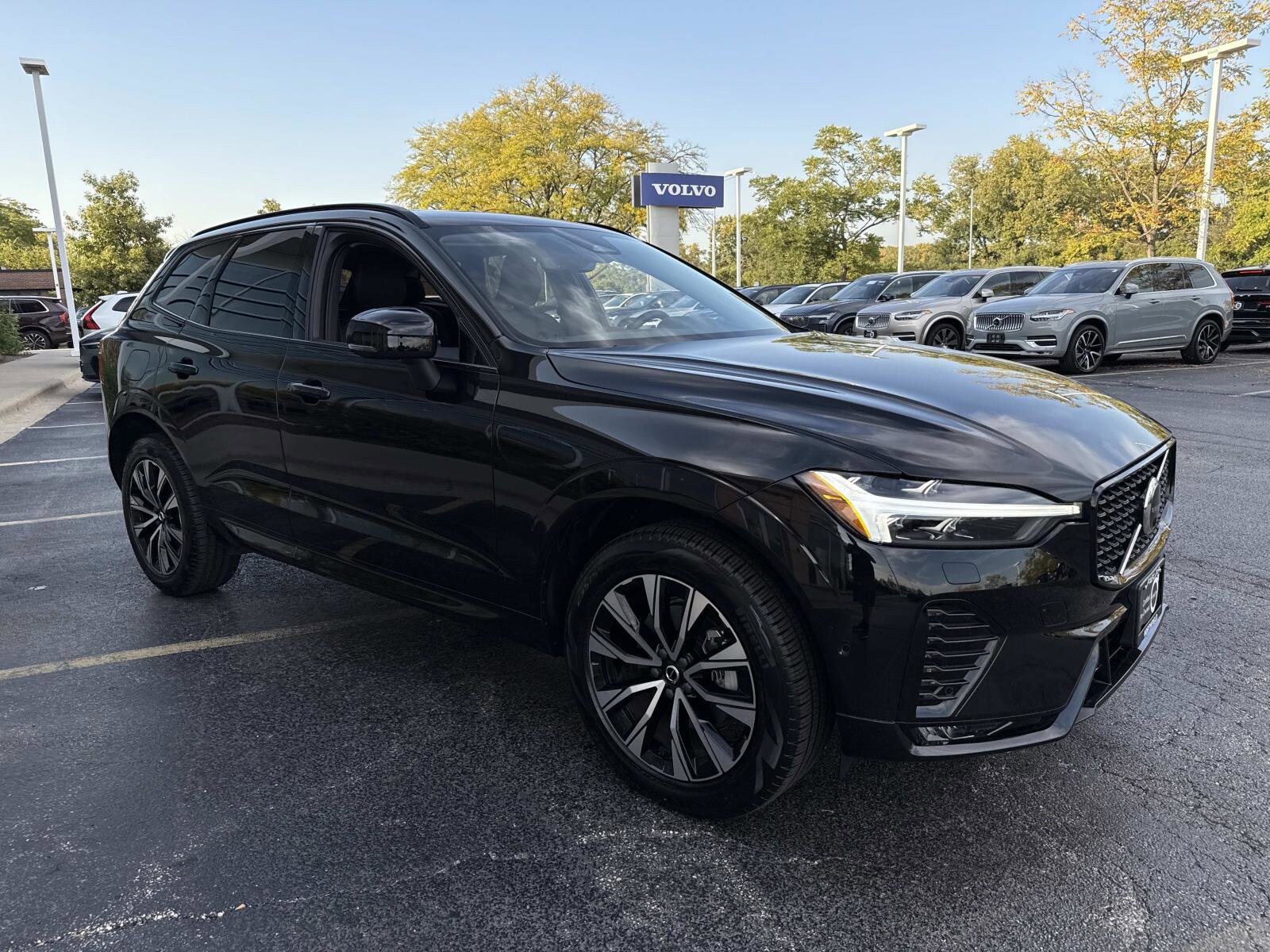 2025 Volvo XC60 B5 Plus photo 3