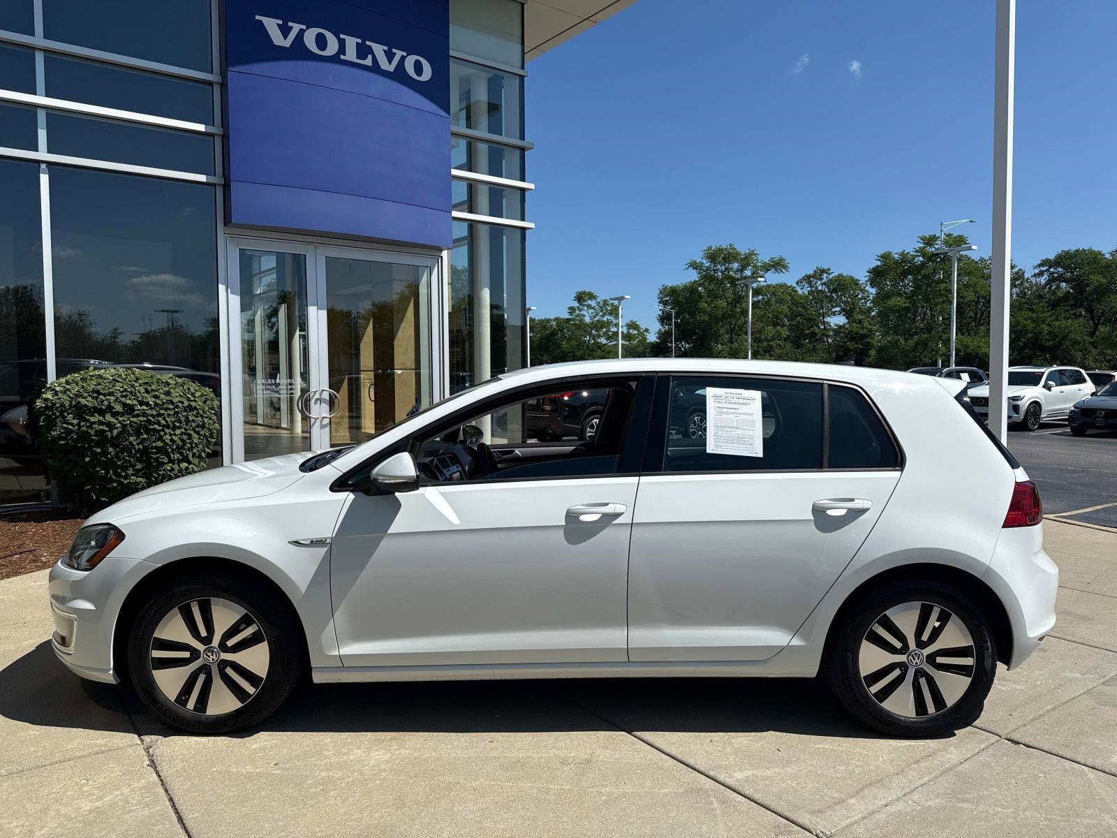 Used 2016 Volkswagen e-Golf e-Golf SE with VIN WVWKP7AU6GW913898 for sale in Northfield, IL