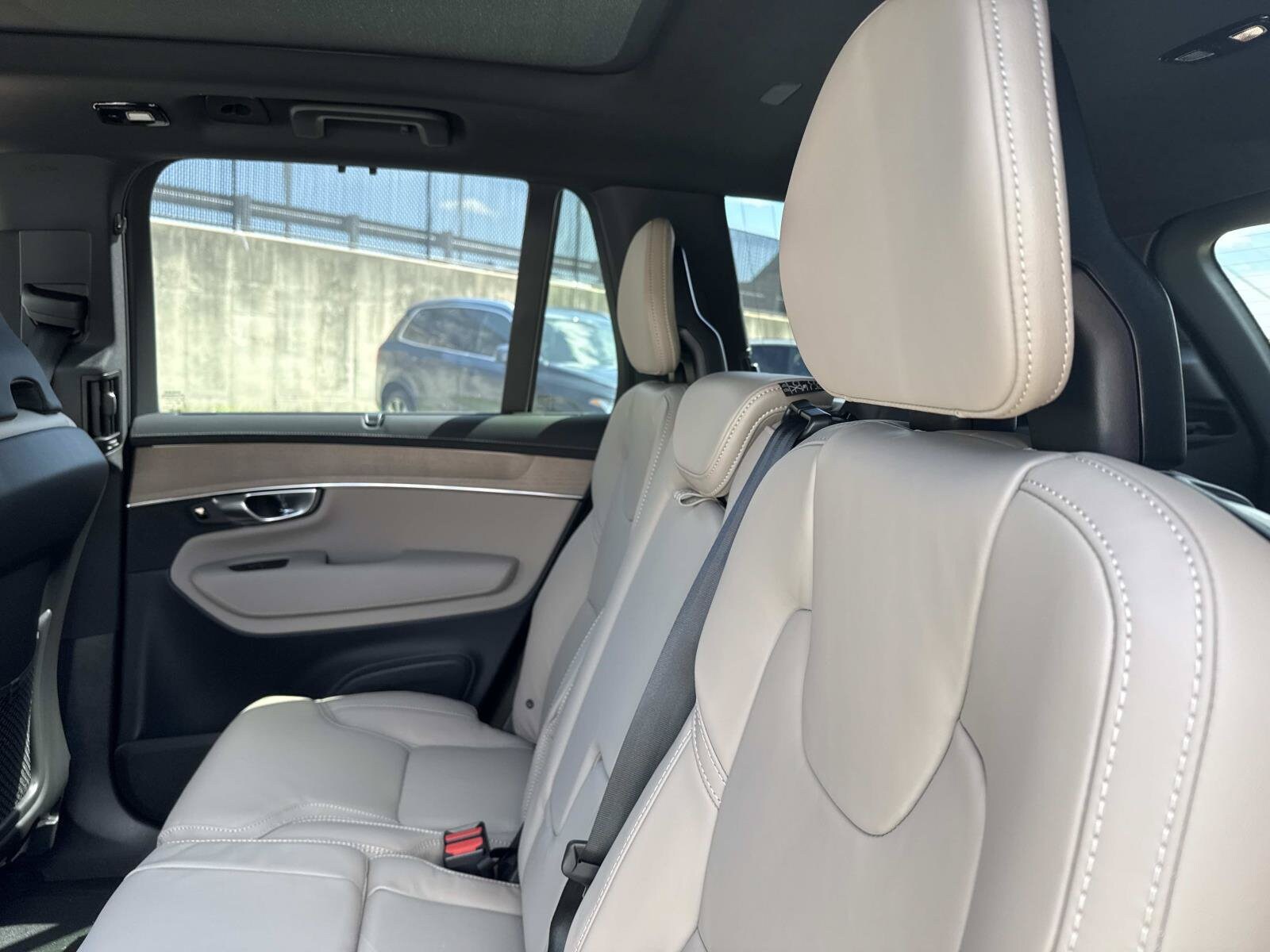 2026 Volvo XC90 Ultra - Photo 16