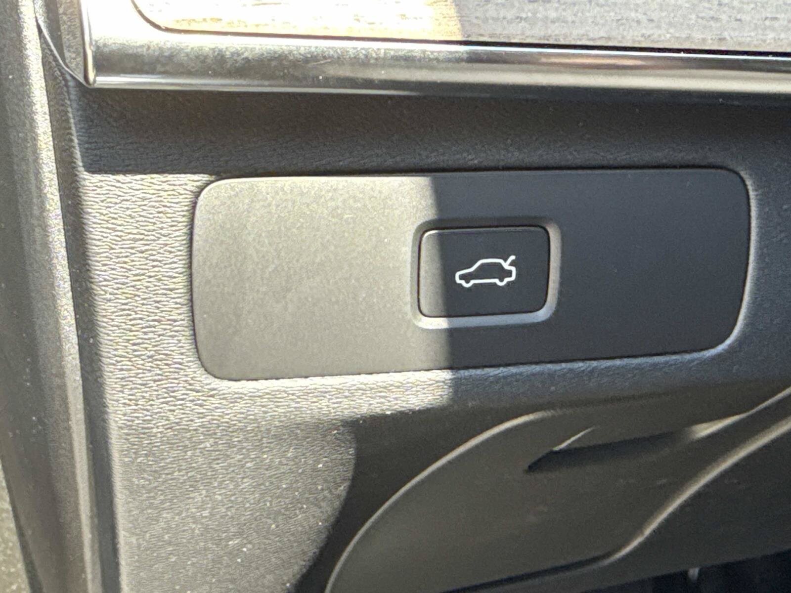 2026 Volvo XC90 Plus - Photo 25