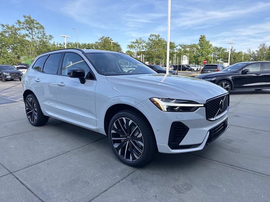 New 2026 Volvo XC60 plug-in hybrid T8 Ultra SUV