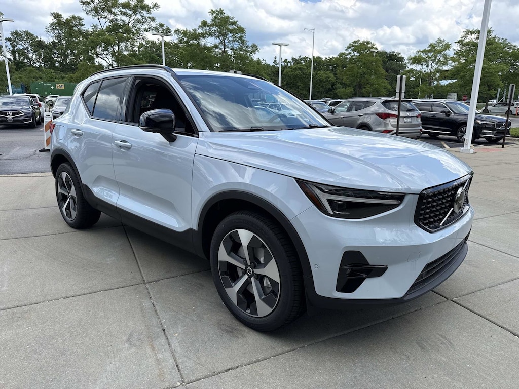 New 2026 Volvo XC40 B5 Plus SUV