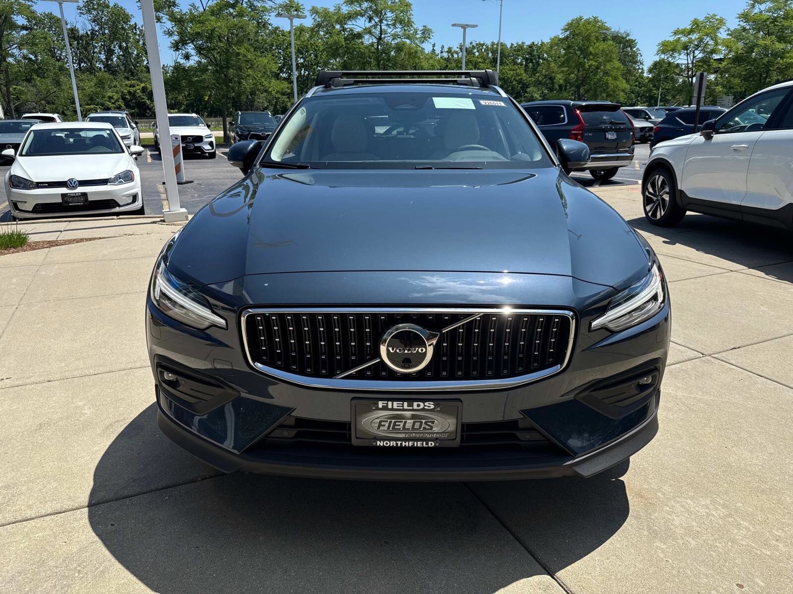 2026 Volvo V60 Cross Country B5 Plus photo 2