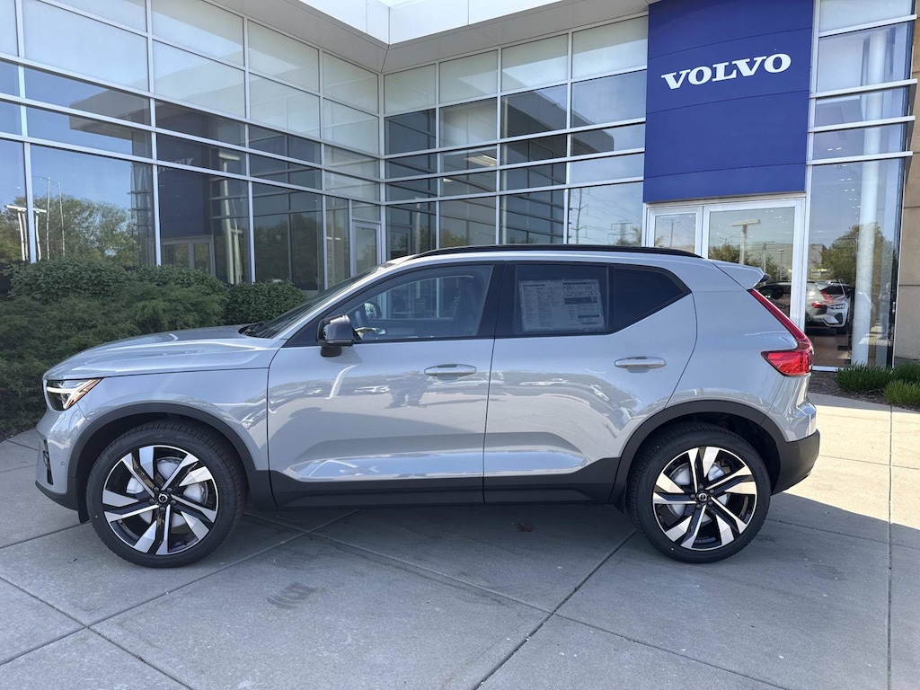 New 2026 Volvo XC40 B5 Plus SUV