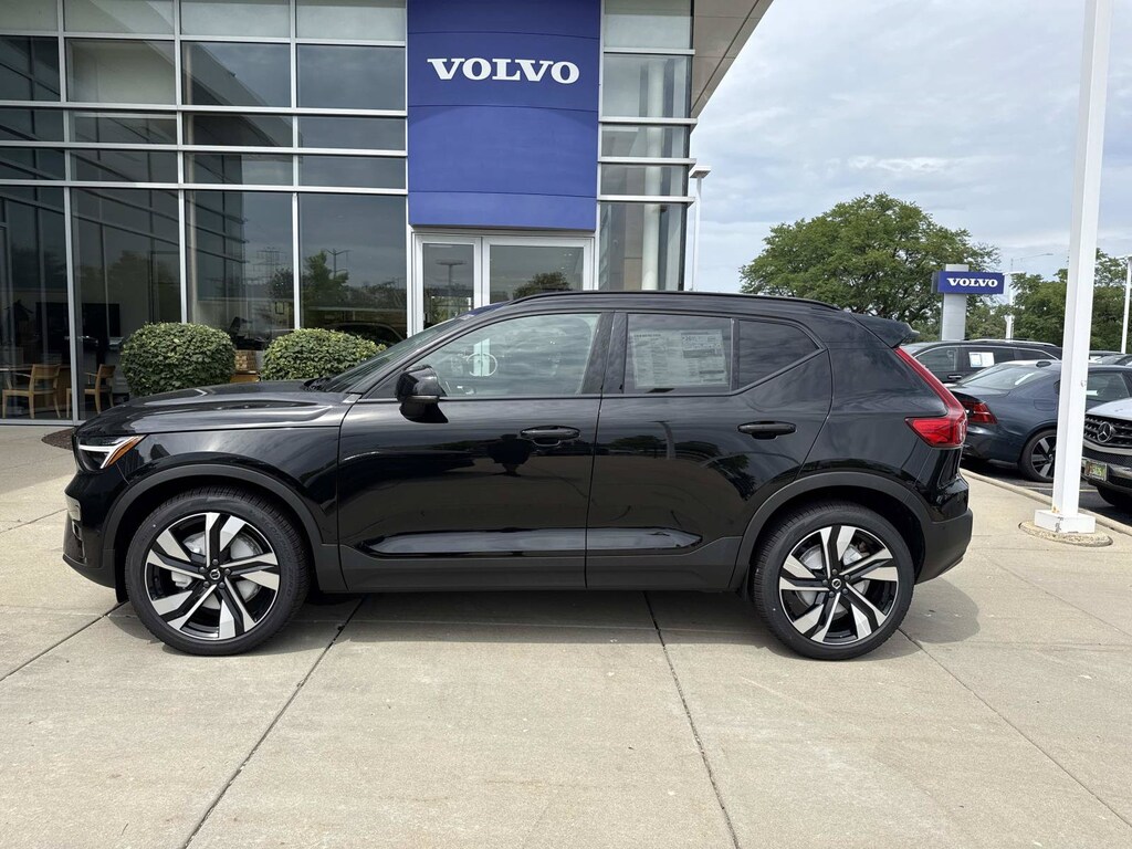 New 2026 Volvo XC40 B5 Ultra SUV