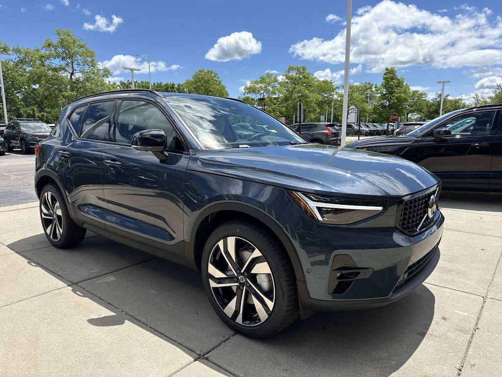 New 2026 Volvo XC40 B5 Ultra SUV