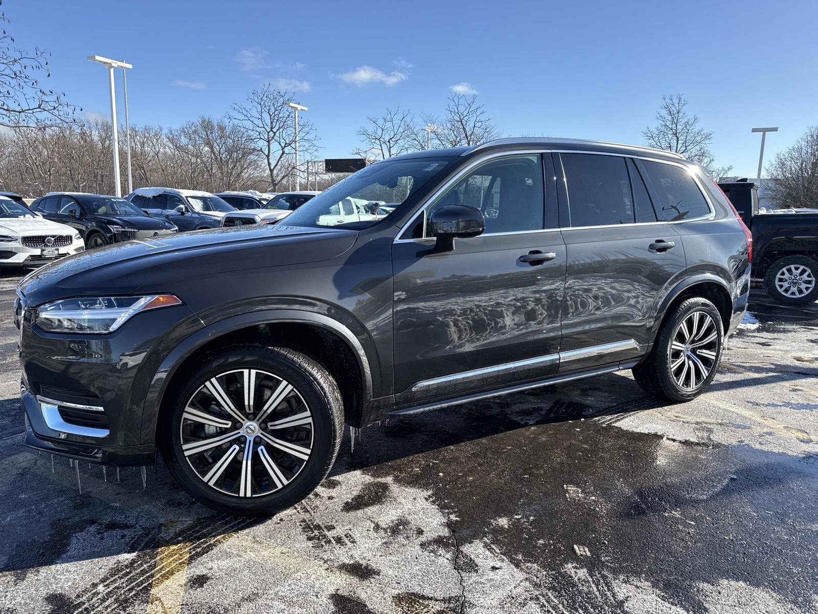 2024 Volvo XC90 Plus's photo