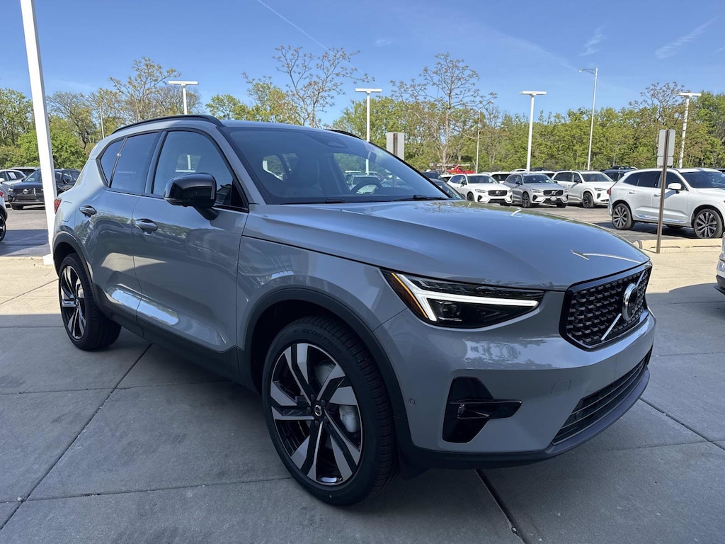 New 2026 Volvo XC40 B5 Plus SUV