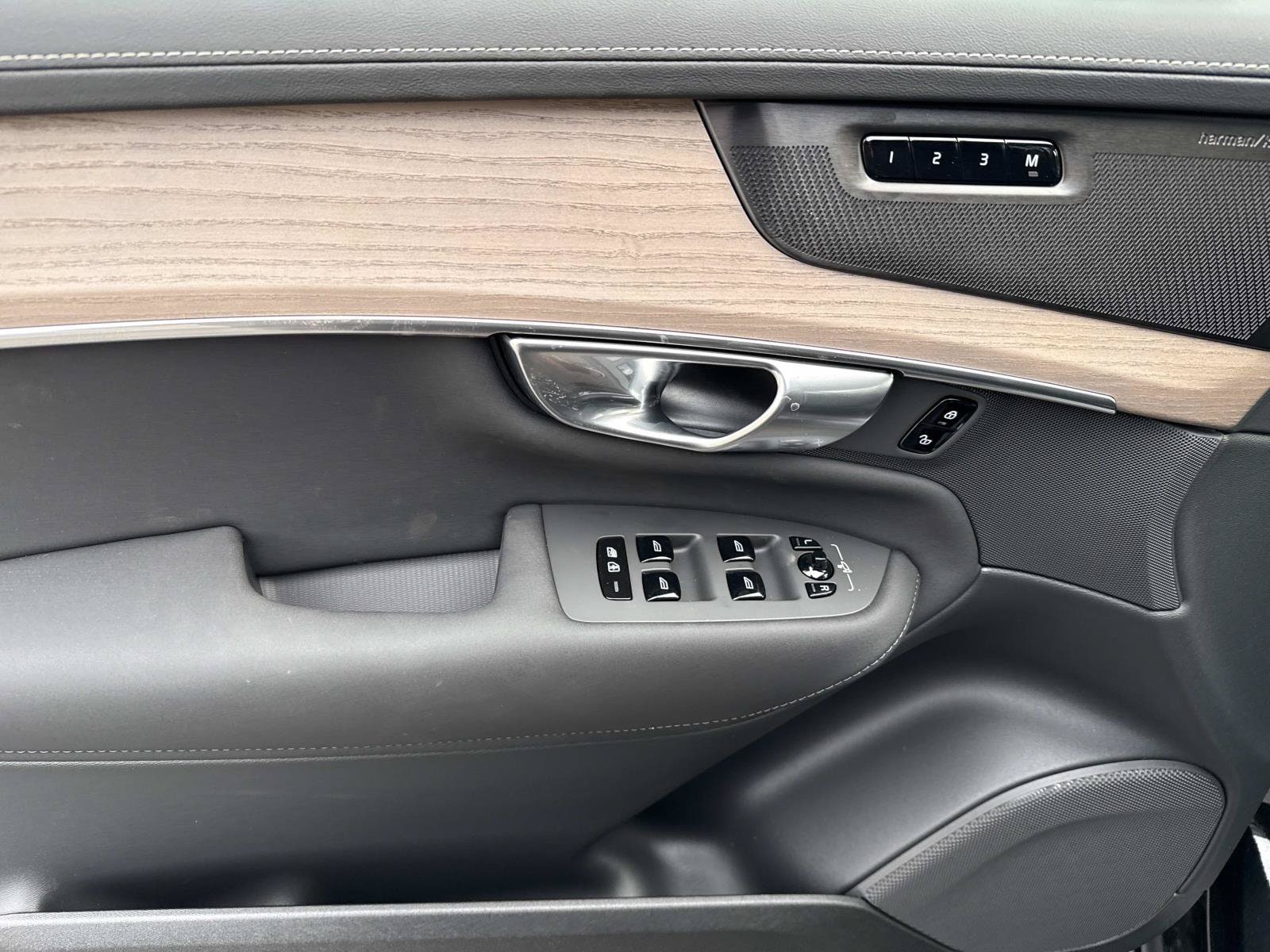 2026 Volvo XC90 Plus - Photo 17