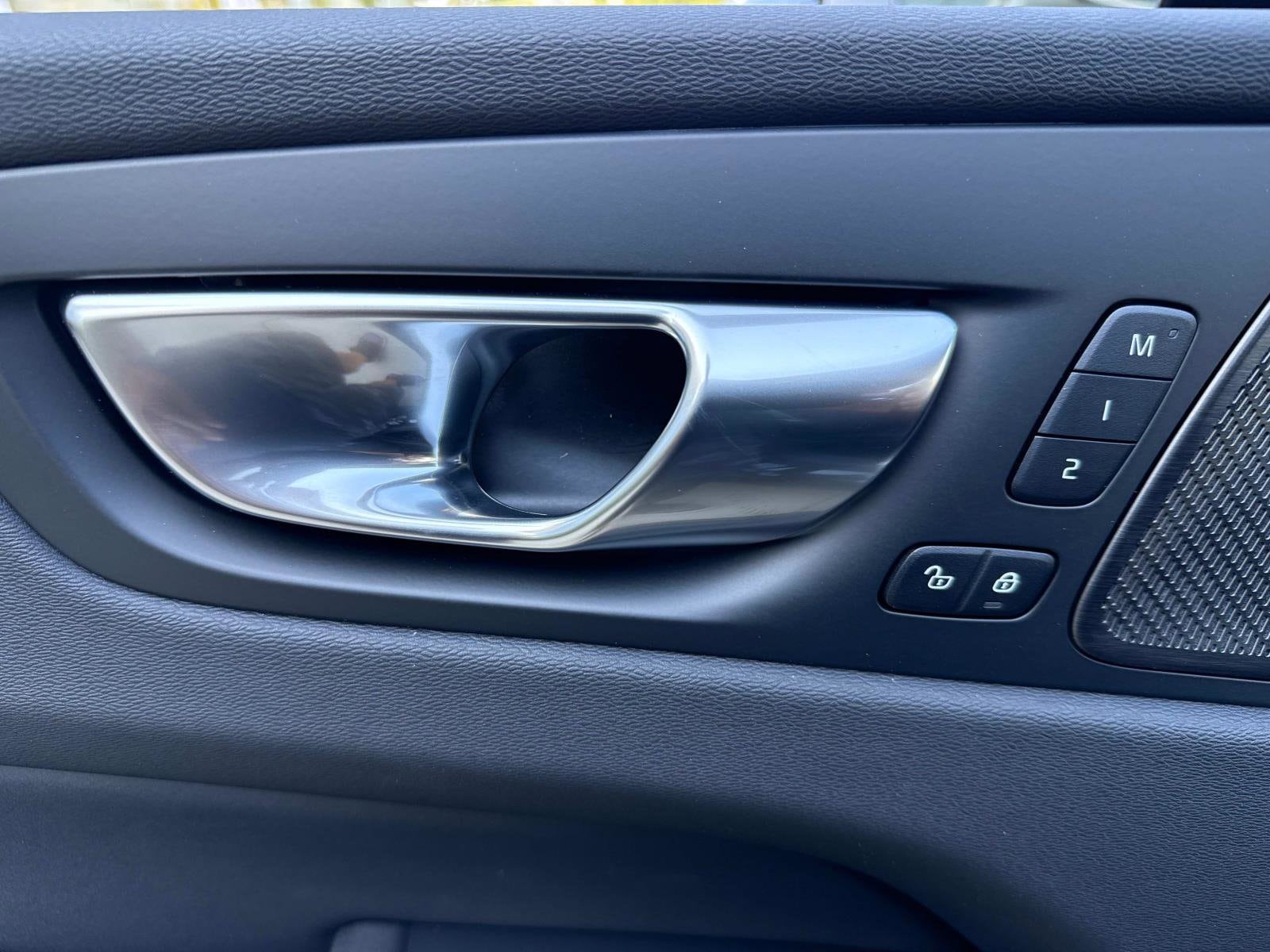 2026 Volvo XC60 Plus - Photo 18