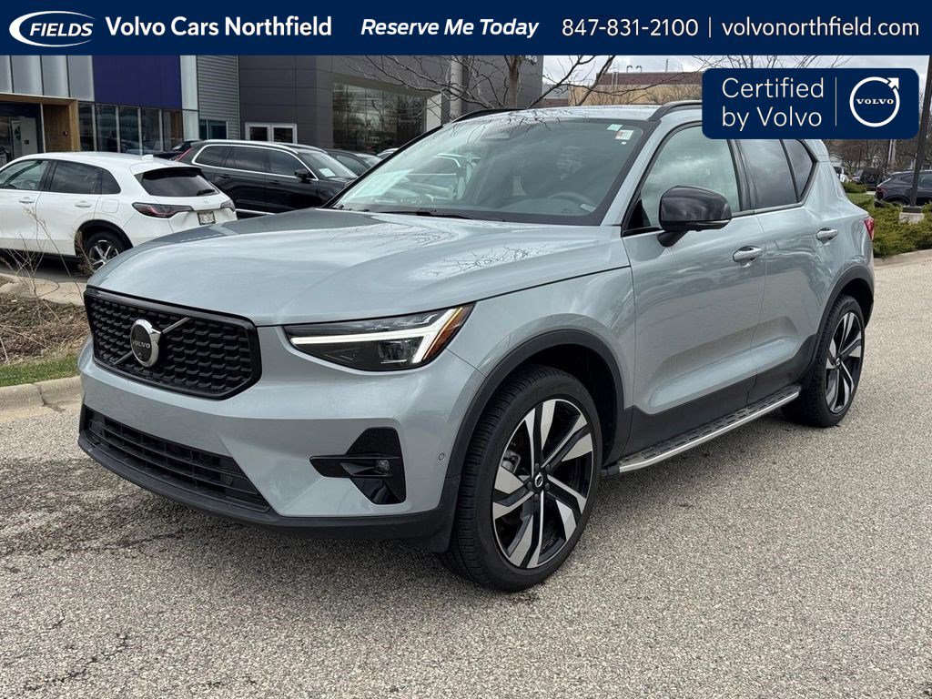 2025 Volvo XC40 B5 Ultra Dark AWD's photo