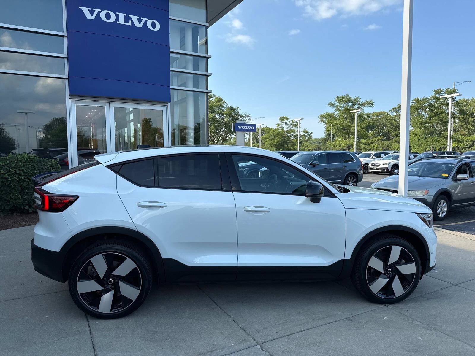 2023 Volvo C40 Recharge Ultimate photo 3