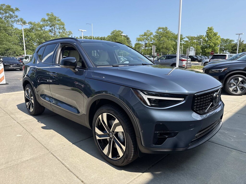 New 2026 Volvo XC40 B5 Ultra SUV