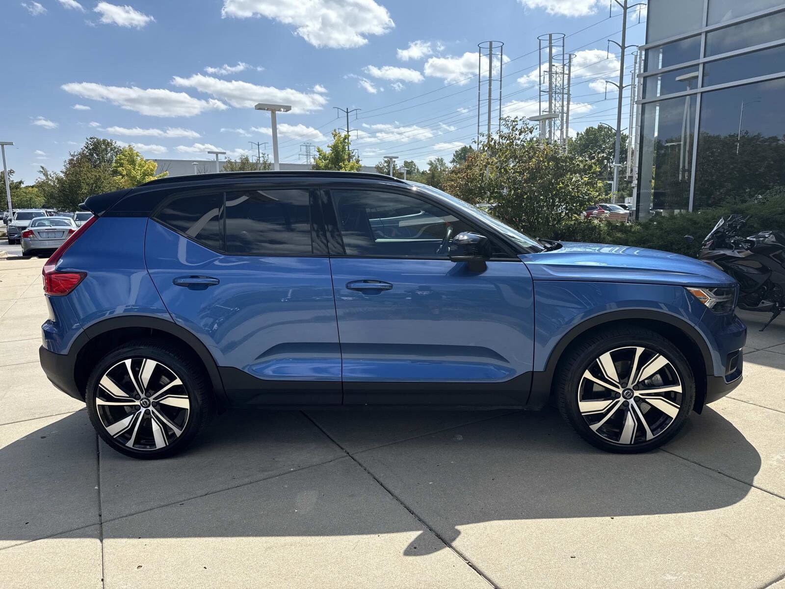 2021 Volvo XC40 Recharge Twin P8 photo 3