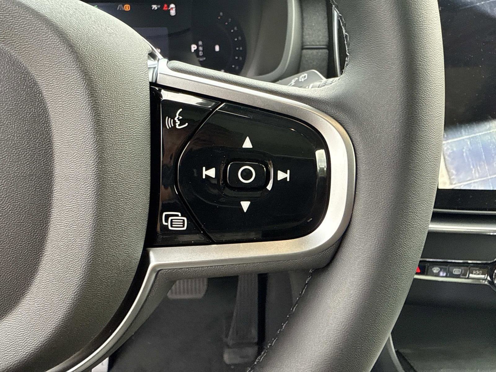 2026 Volvo XC90 Plus - Photo 30