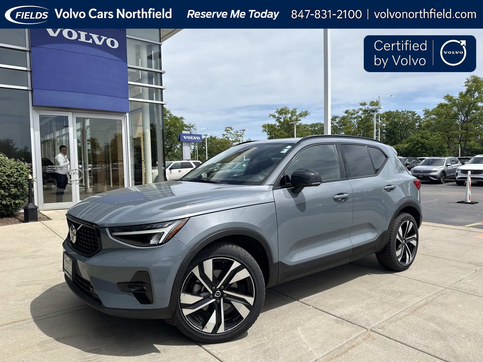 2023 Volvo XC40 B5 Plus Dark AWD's photo