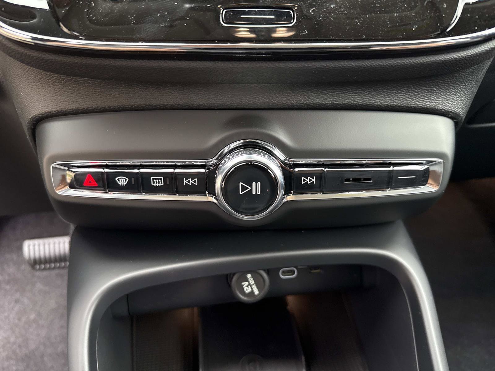 2026 Volvo XC40 Ultra - Photo 27