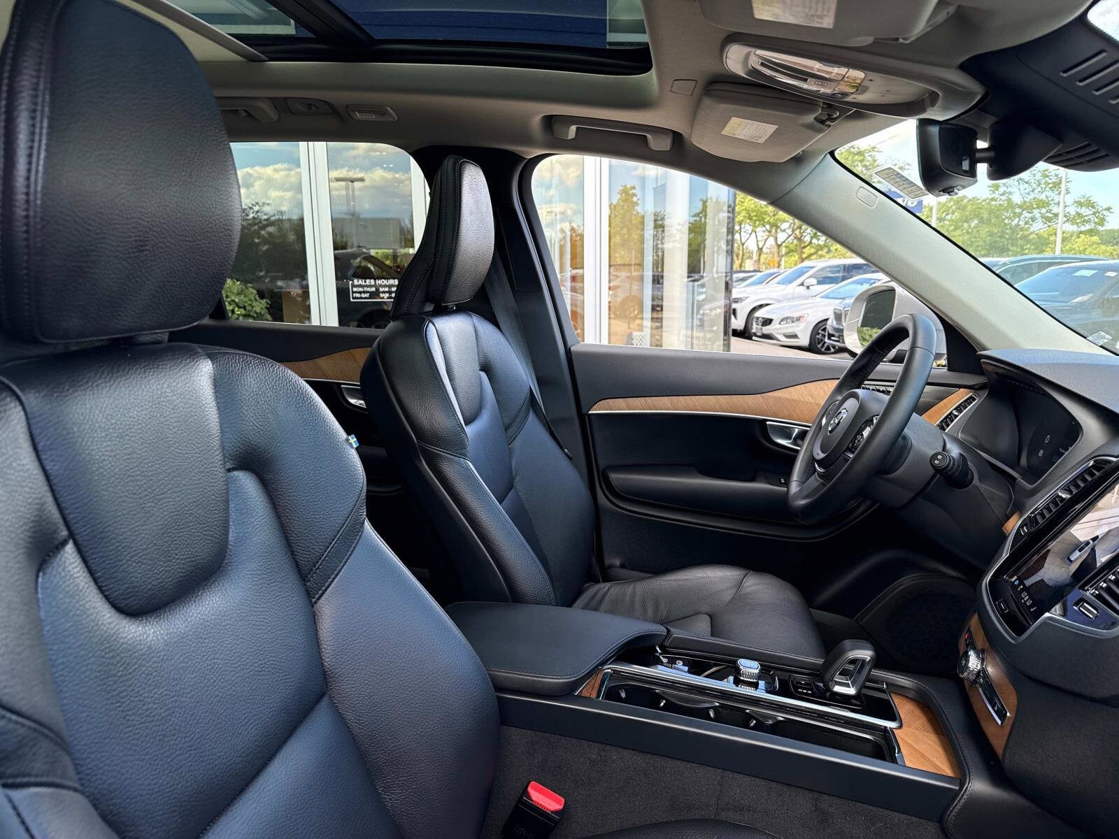 2024 Volvo XC90 Plus photo 3