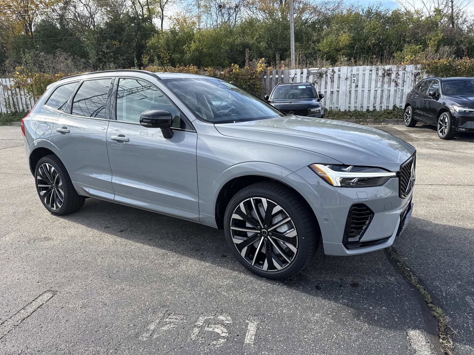 2026 Volvo XC60 Hybrid T8 photo 2