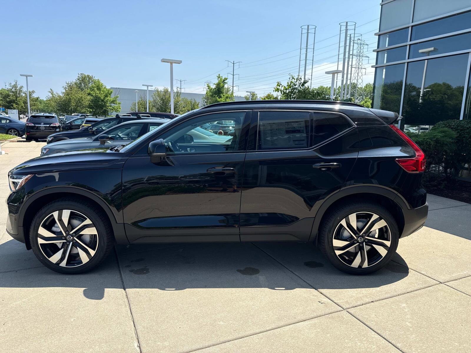 2026 Volvo XC40 photo 2