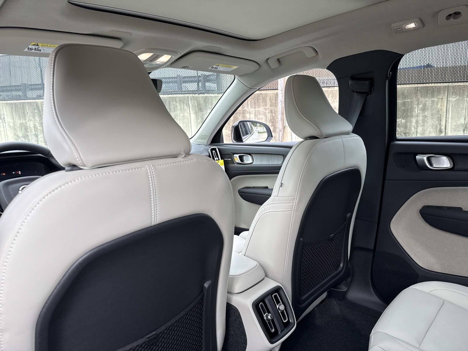 2026 Volvo XC40 Ultra - Photo 16