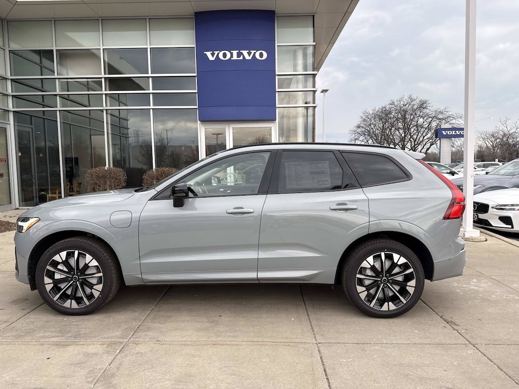 New 2026 Volvo XC60 plug-in hybrid T8 Plus SUV