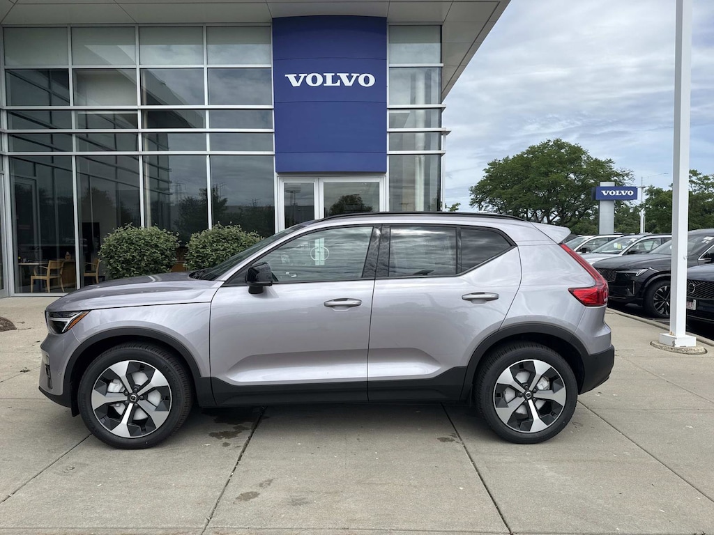 New 2026 Volvo XC40 B5 Plus SUV