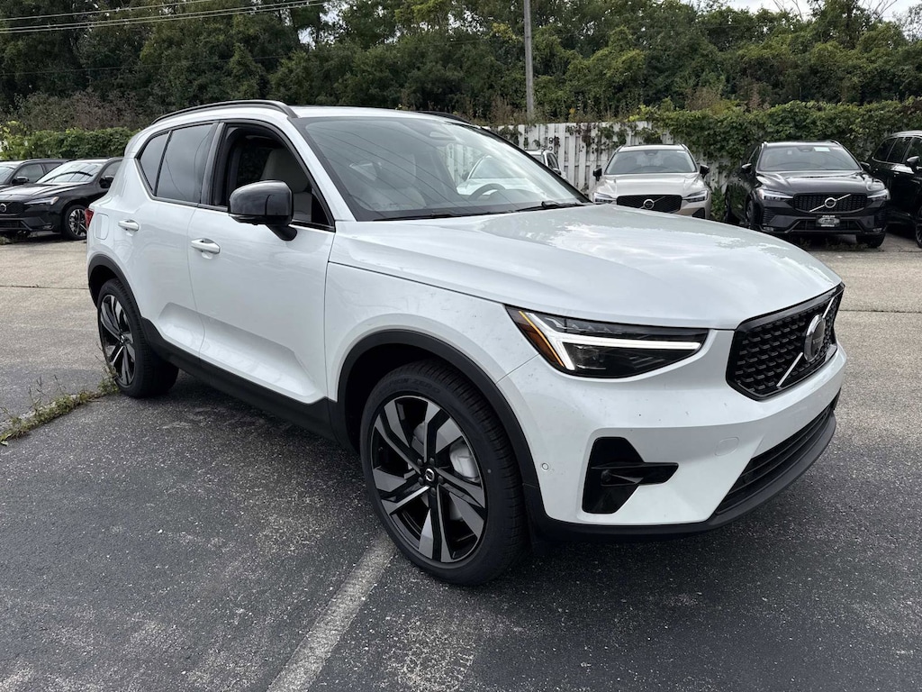 New 2026 Volvo XC40 B5 Ultra SUV