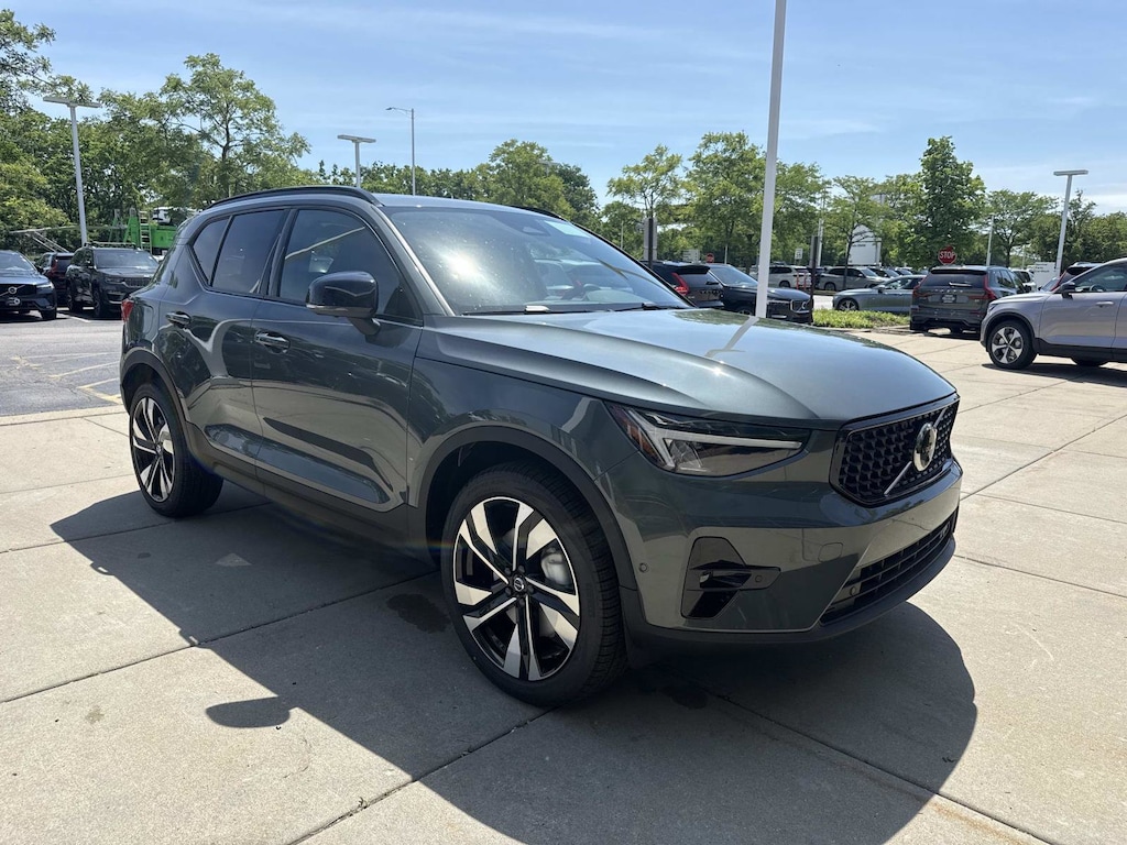 New 2026 Volvo XC40 B5 Plus SUV