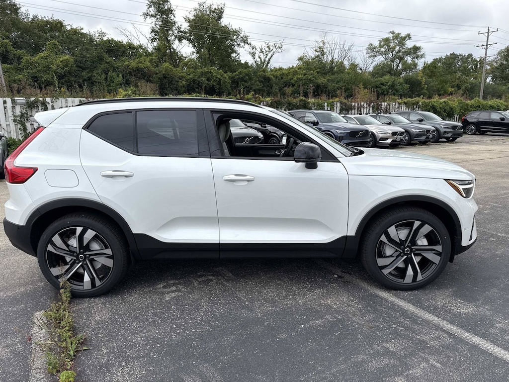 New 2026 Volvo XC40 B5 Ultra SUV