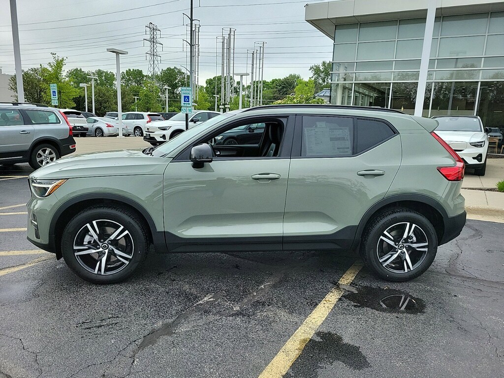 New 2024 Volvo XC40 B5 Core Dark For Sale in Northfield, IL