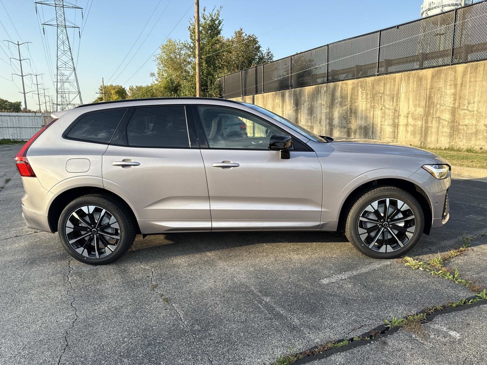2026 Volvo XC60 B5 Plus photo 4