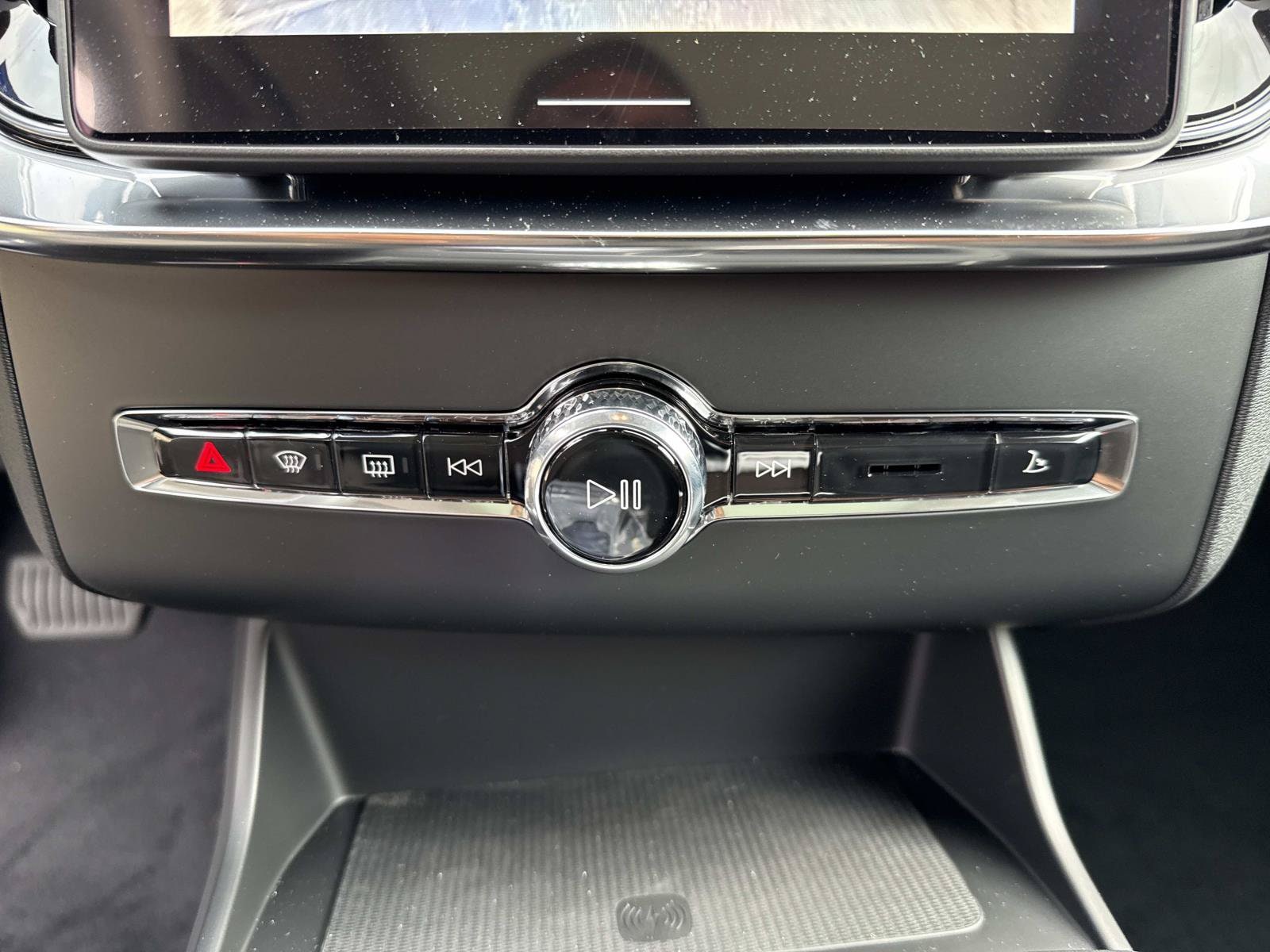 2026 Volvo XC90 Plus - Photo 25