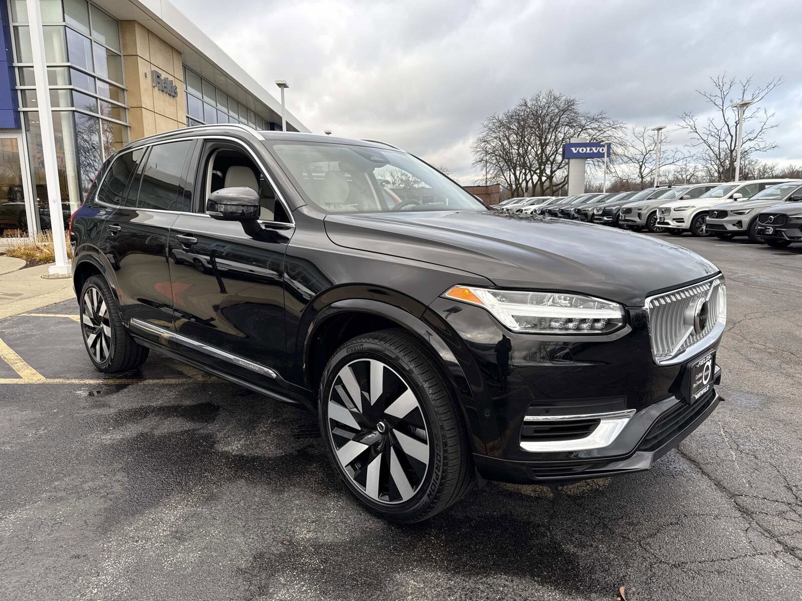 2024 Volvo XC90 T8 Plus photo 2