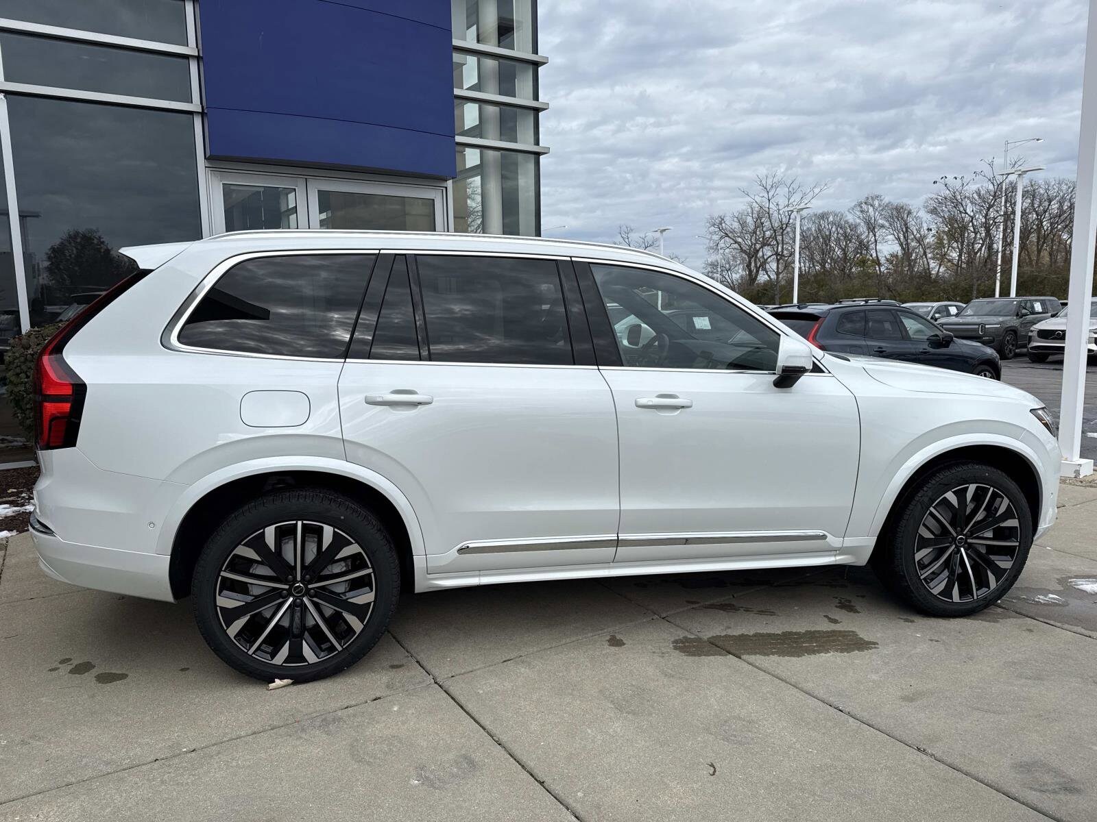 2026 Volvo XC90 Plus photo 3