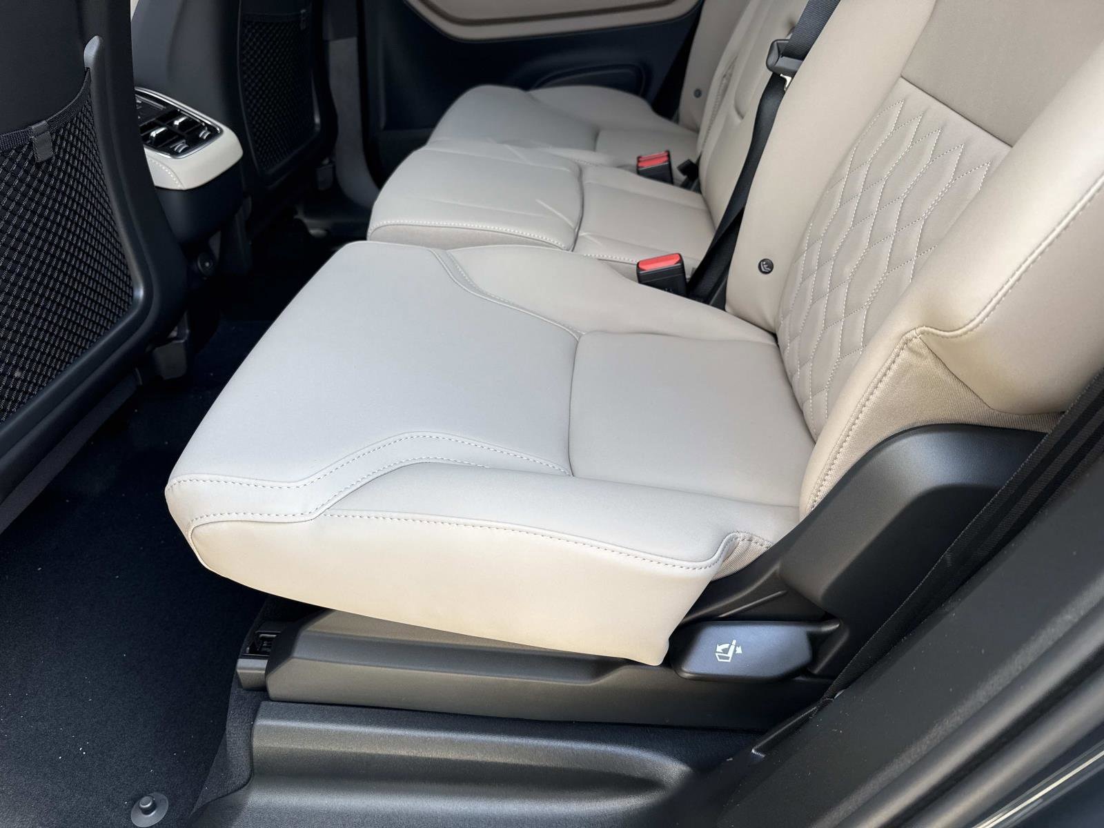 2026 Volvo XC90 Plus - Photo 14