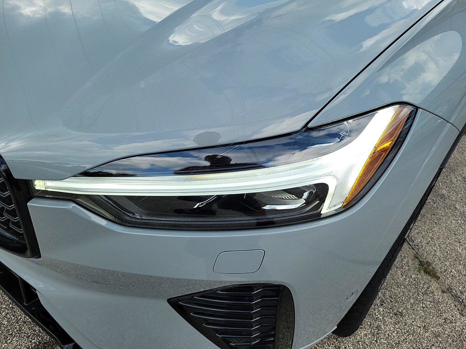 2025 Volvo XC60 B5 photo 4