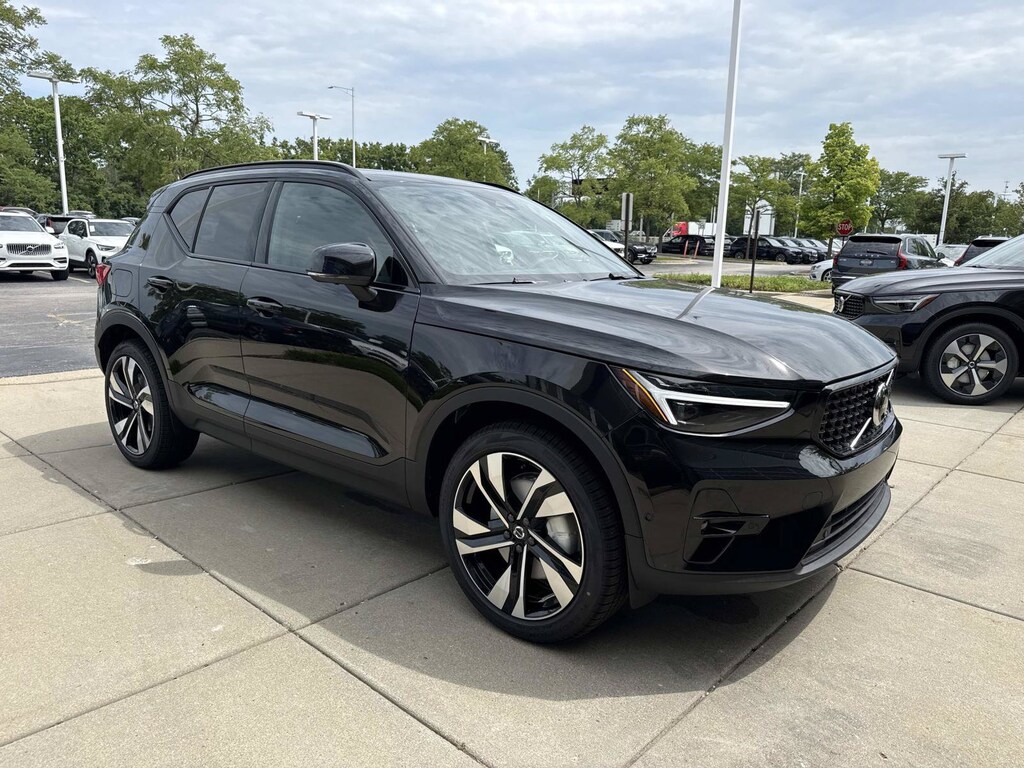 New 2026 Volvo XC40 B5 Ultra SUV